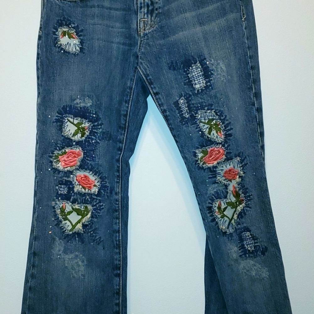 Miss Me rare discontinued peekaboo rose and rhinestone jeans size 27